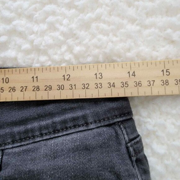 Levi's 710 Jeans Super Skinny Womens 28 Black Denim 28X28 Mid Rise Tappered Legs - Picture 9 of 11